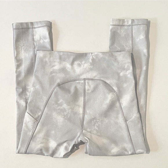 Athleta Ultimate Stash Pocket Printed Capri leggings tights white gray XS - Picture 7 of 12